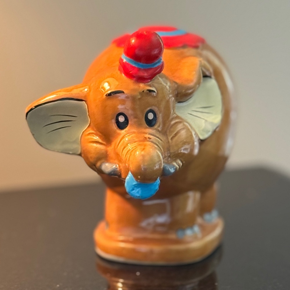 Vintage 1988, Edasa, Brown Figurine of a Circus Elephant. G13*1